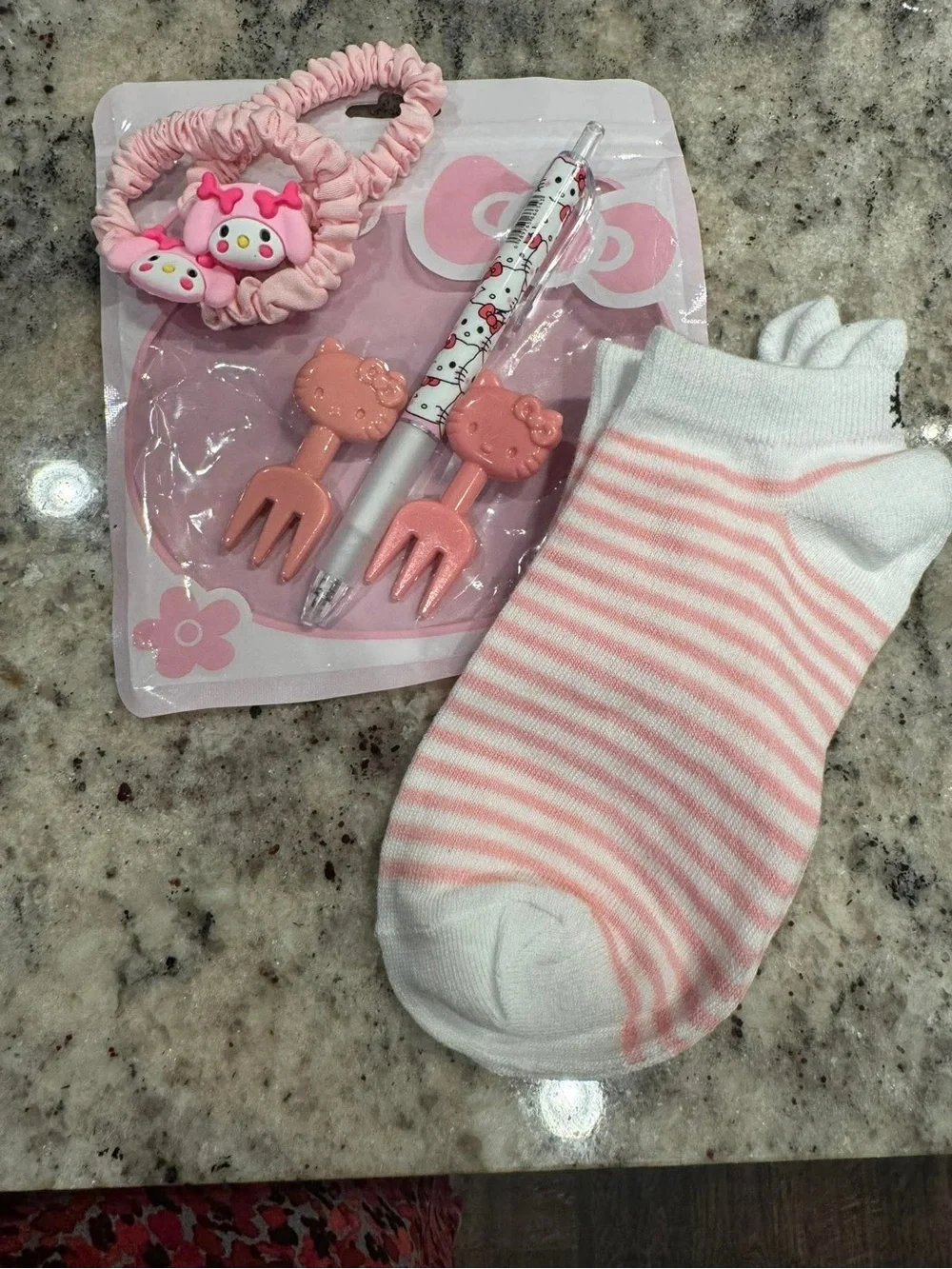 5pc set Hello Kitty Pink Hair Accessories Bundle - Scrunchies Clips Pen Socks